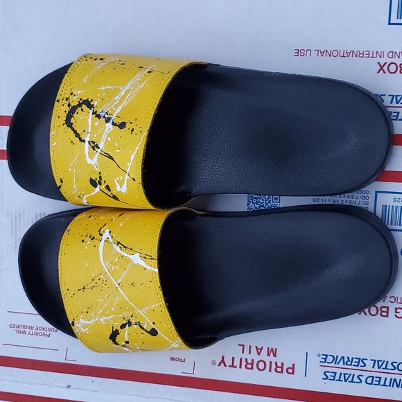 COPY - - Mens Yellow Splatter Addias Slides - Picture 1 of 3